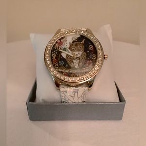 😊slotting watch with owl & Moon, says Love you to the moon and back“. Worn once